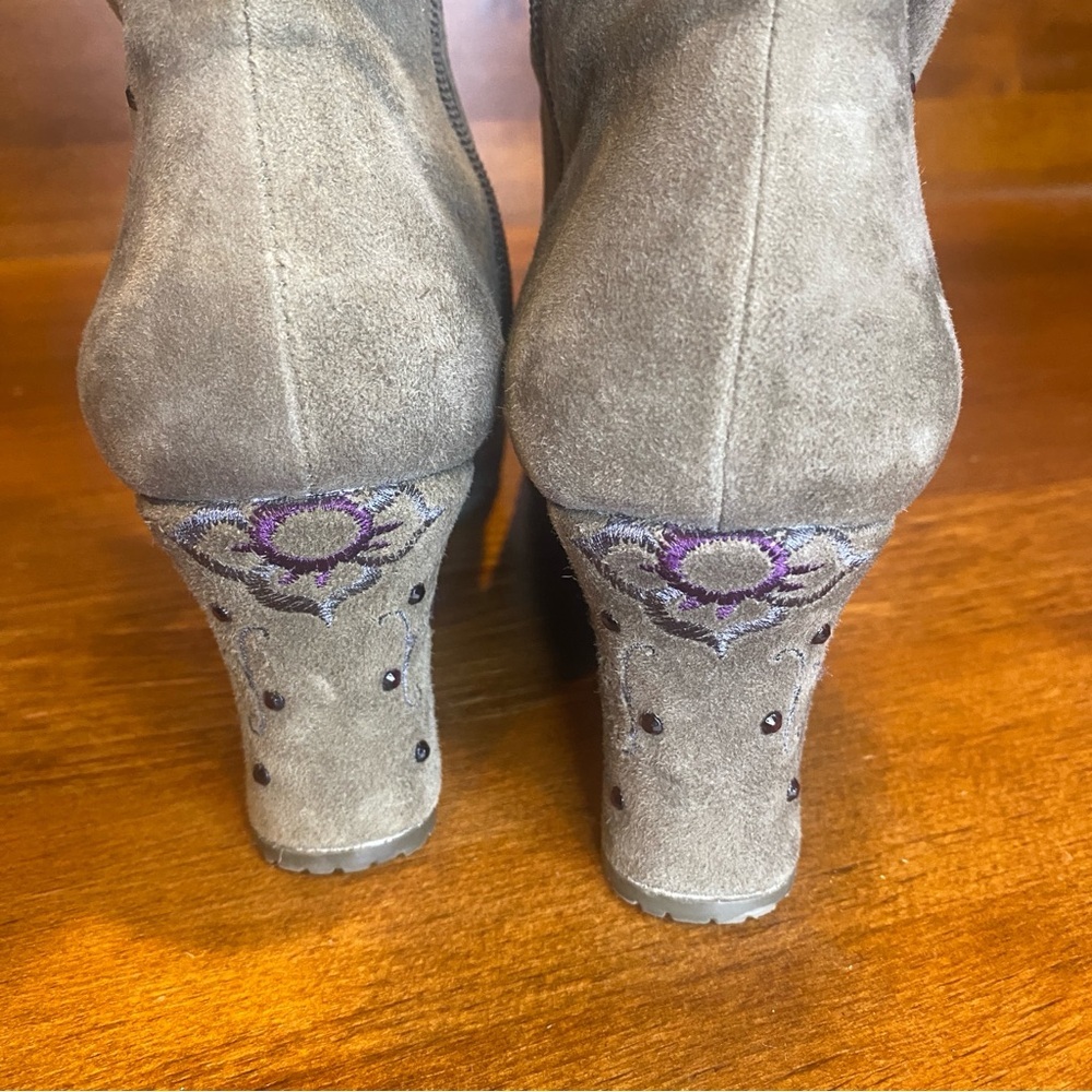 Donald J Pliner gray suede tall boots wedge heel purple butterfly embroidery 8.5 - Picture 10 of 17